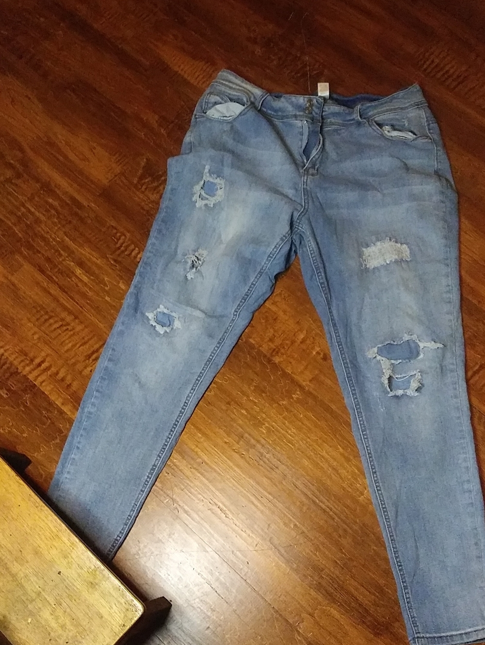 Women’s Distressed Light Blue Stretch Jeans